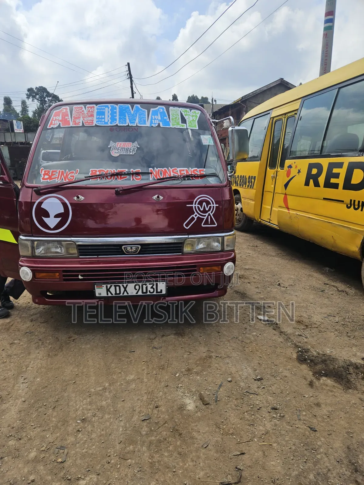 Nissan Caravan (Urvan) 2012 Red