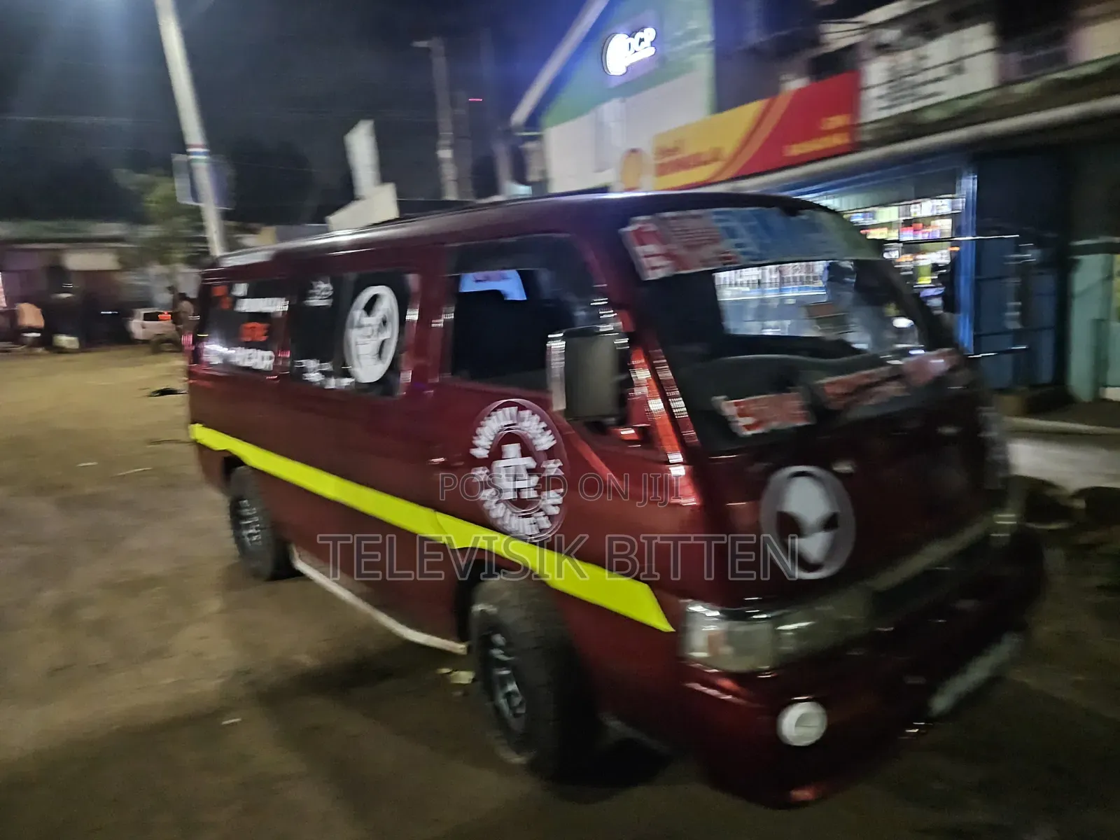 Nissan Caravan (Urvan) 2012 Red