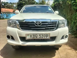 Toyota Hilux 2011 Pearl