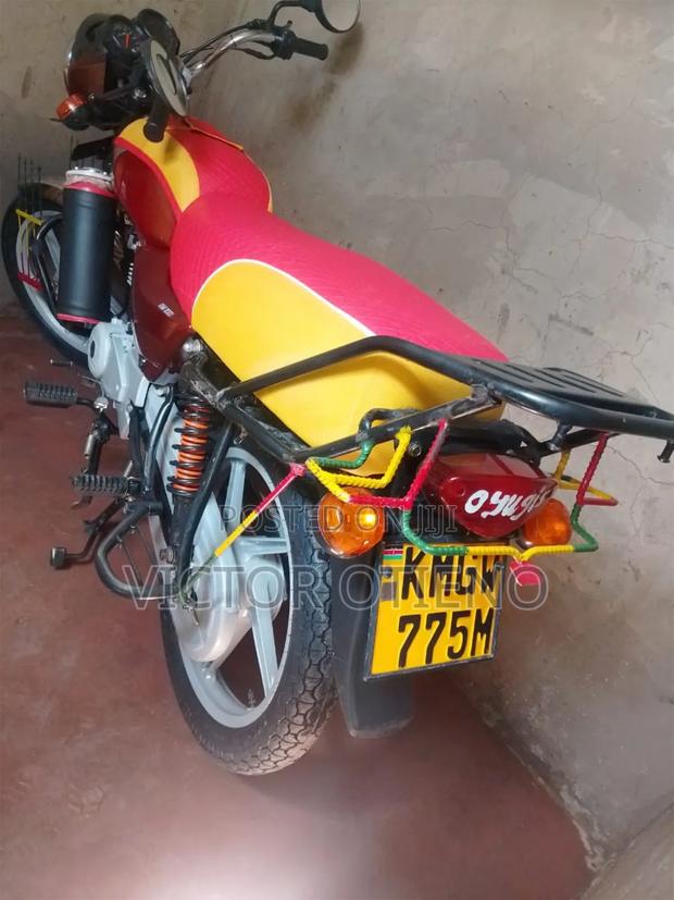 Bajaj Boxer 2025 Red