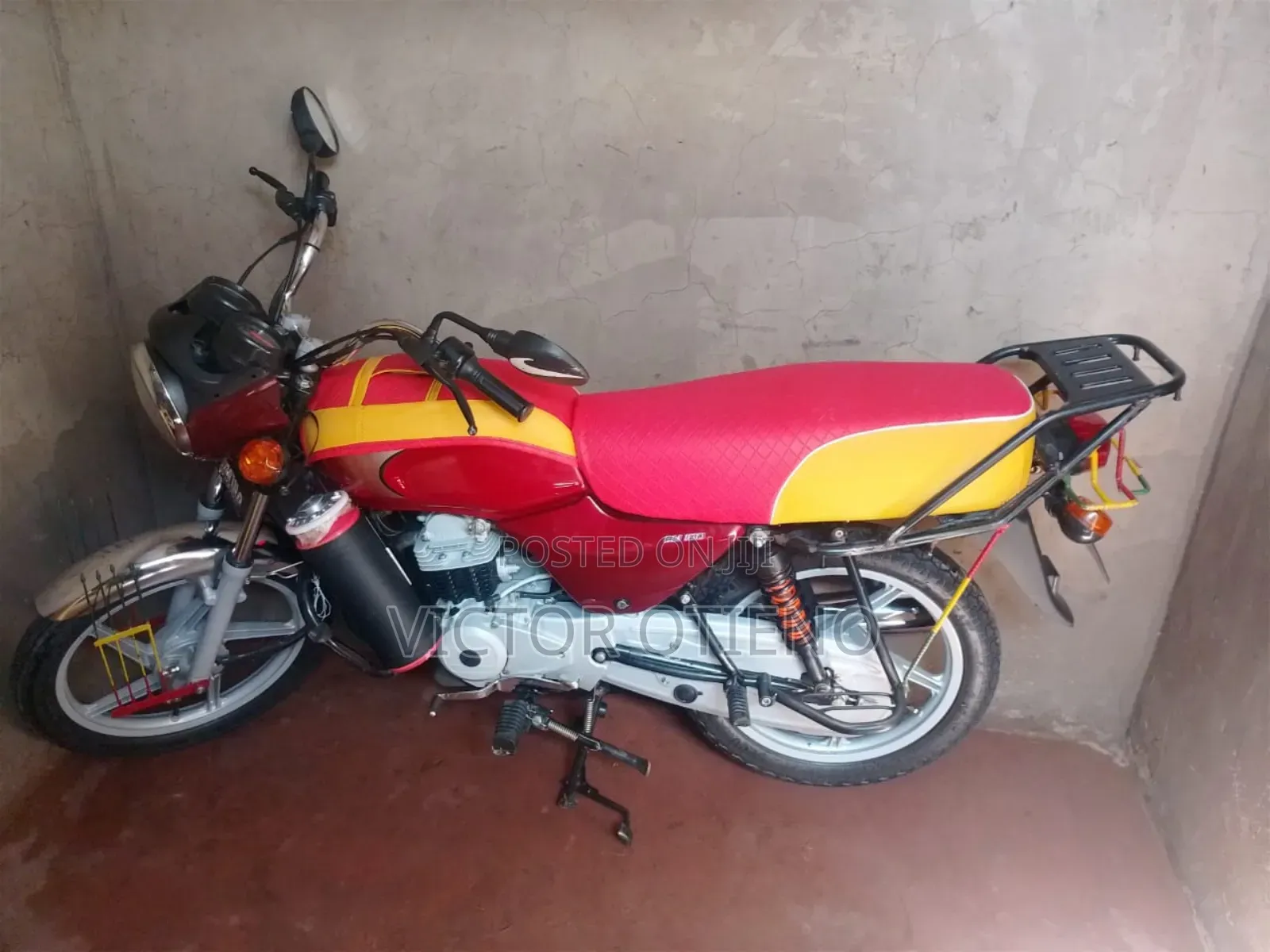 Bajaj Boxer 2025 Red