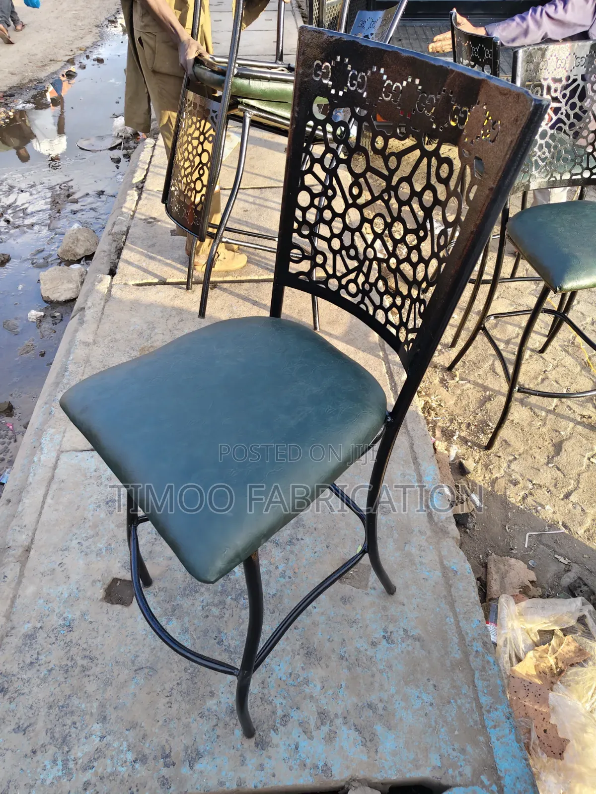 Restaurant High Seats (Sina Tabu)