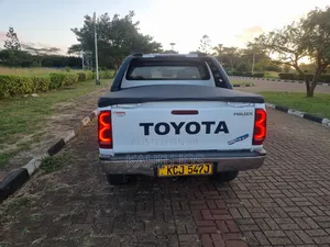 Toyota Hilux 2009 White