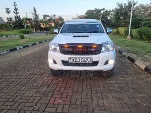 Toyota Hilux 2009 White