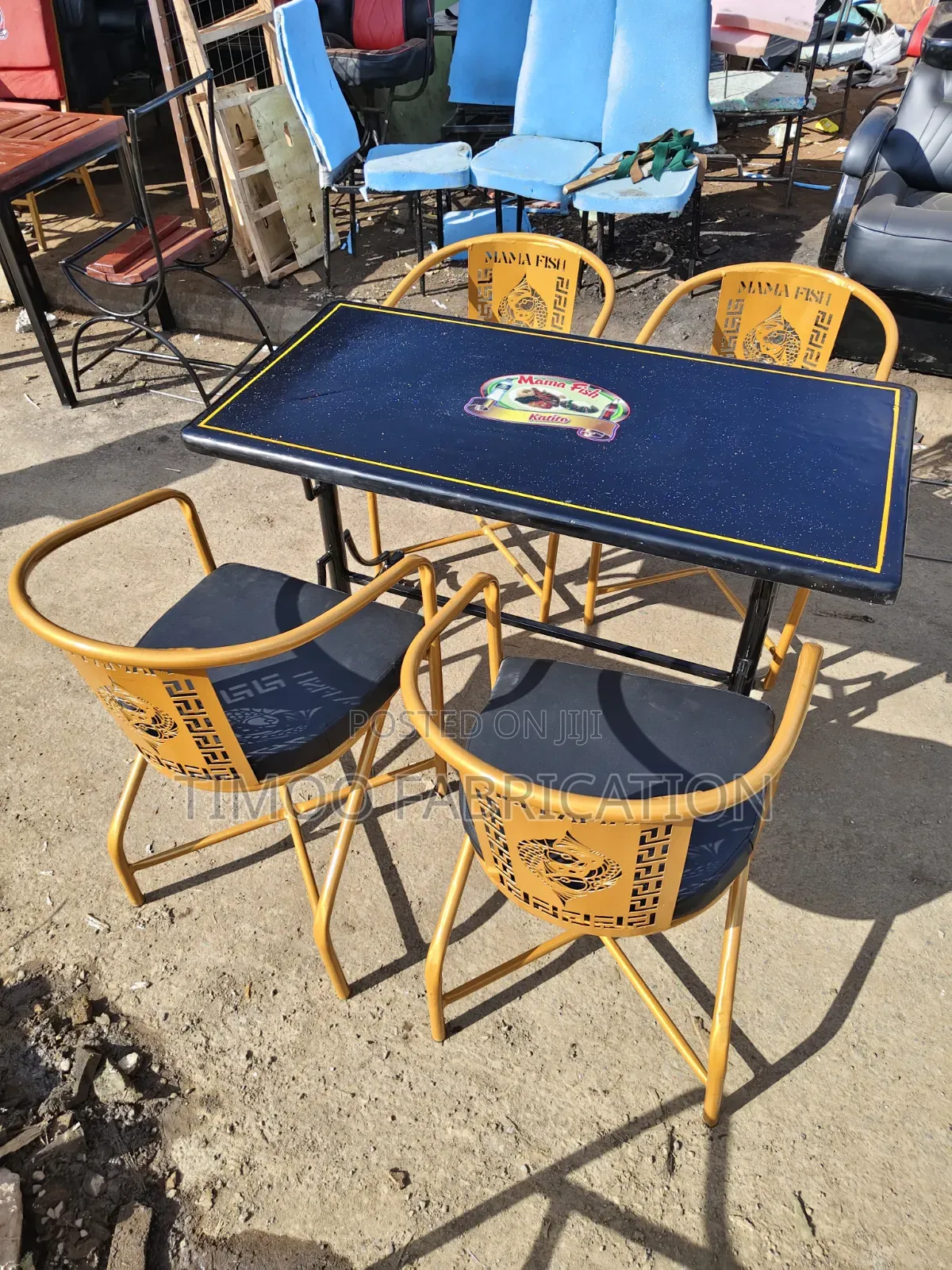 Restaurant 4 Chairs and Mable Logo Table