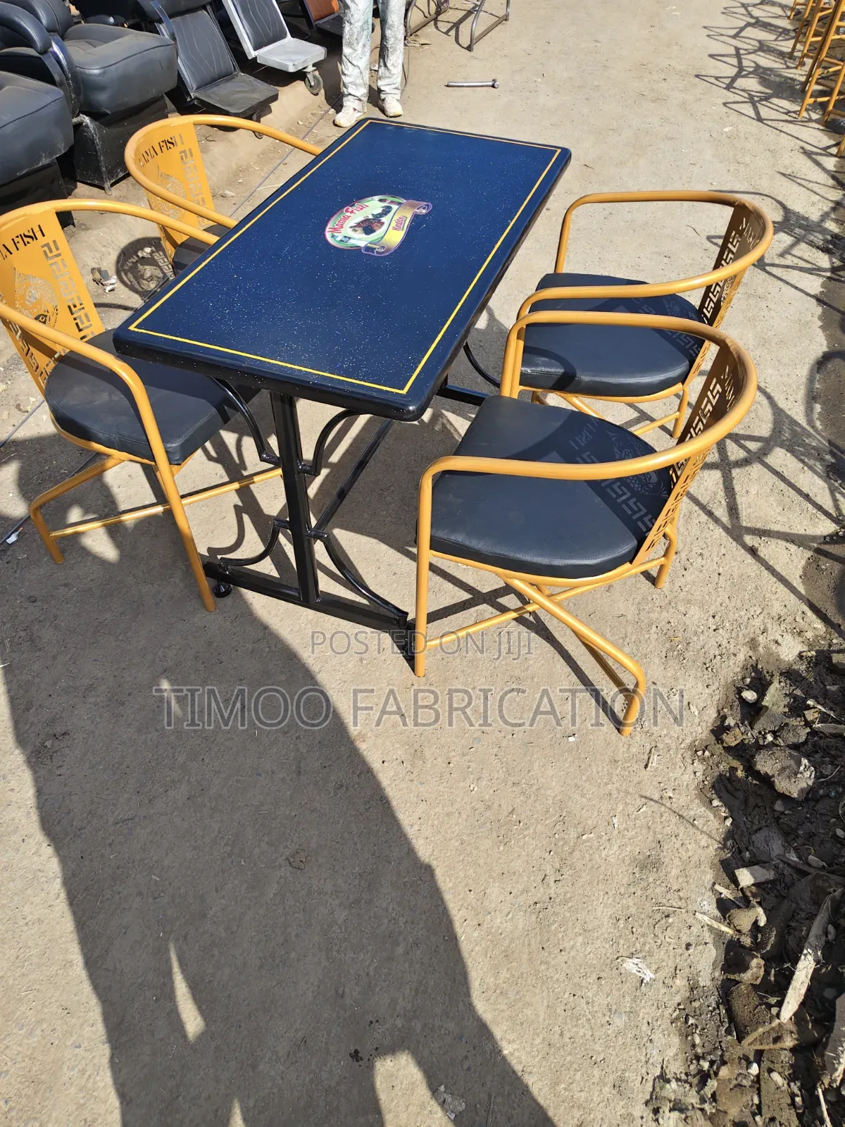 Restaurant 4 Chairs and Mable Logo Table