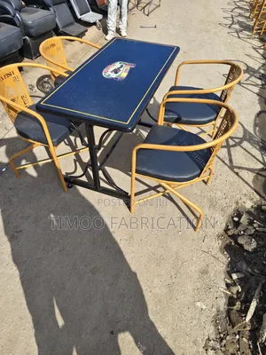 Restaurant 4 Chairs and Mable Logo Table