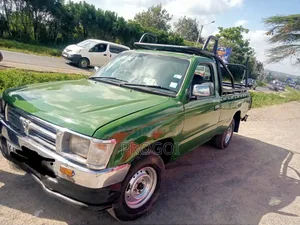 Toyota Hilux 2002 Green