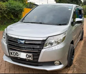 Toyota Noah 2014 Silver