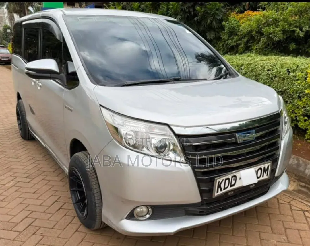 Toyota Noah 2014 Silver
