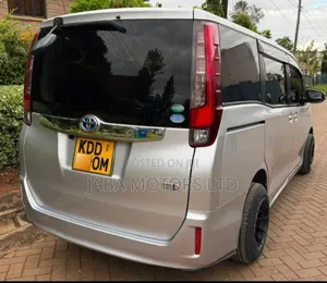 Toyota Noah 2014 Silver