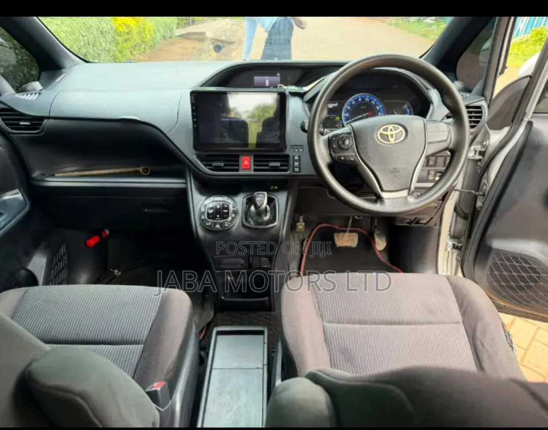 Toyota Noah 2014 Silver