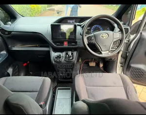 Toyota Noah 2014 Silver