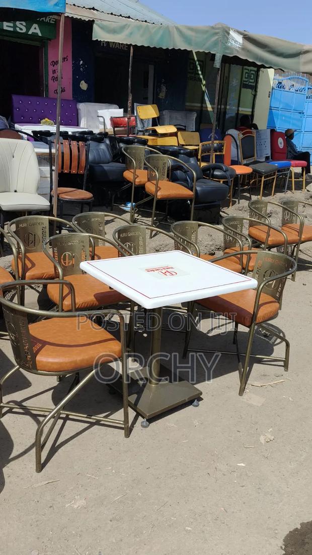 Restaurant Seats and Table - thumbnail 2