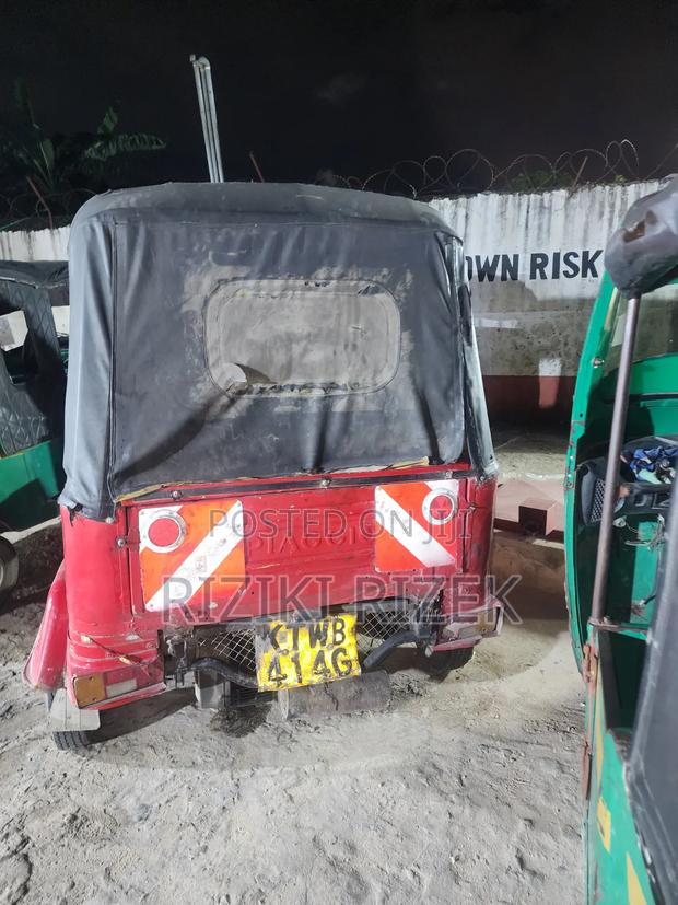 Piaggio 2018 Red - thumbnail 3