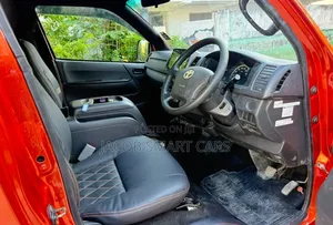 Toyota HiAce 2010 Orange