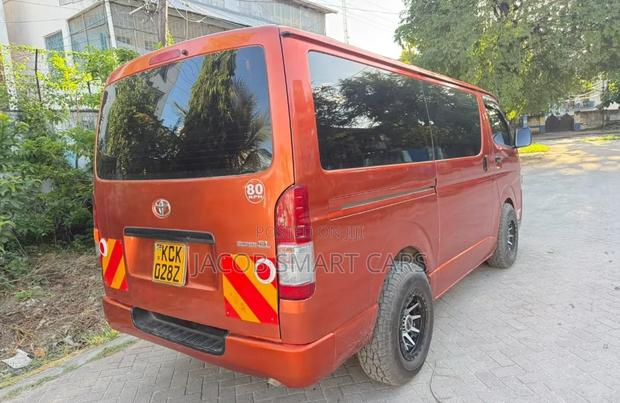 Toyota HiAce 2010 Orange - thumbnail 8