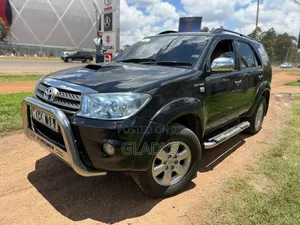 Toyota Fortuner 2011 Black