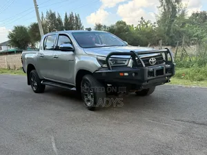 Toyota Hilux 2021 Gold