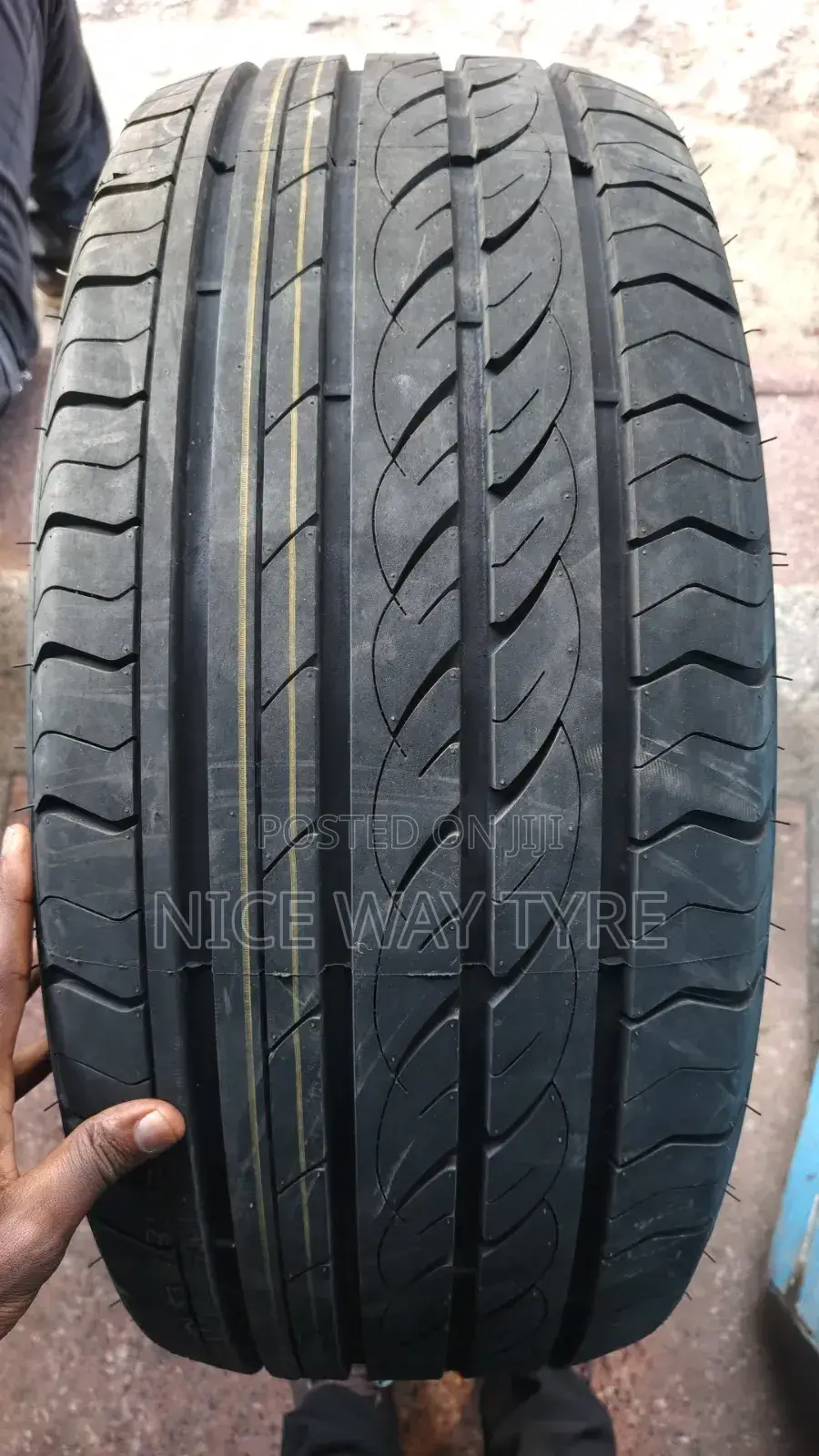 275/45r20 Centara
