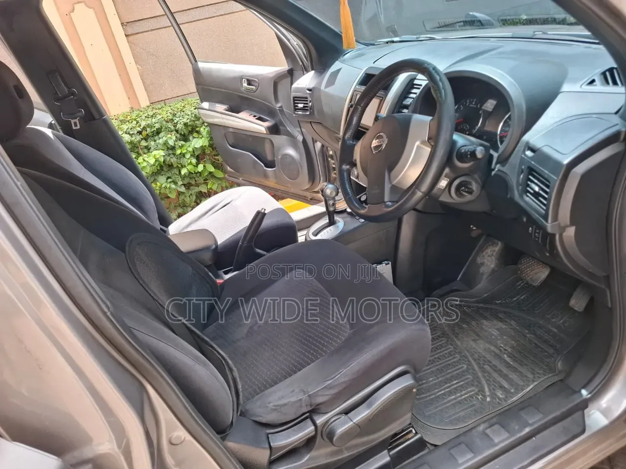 Nissan X-Trail 2012 Gray