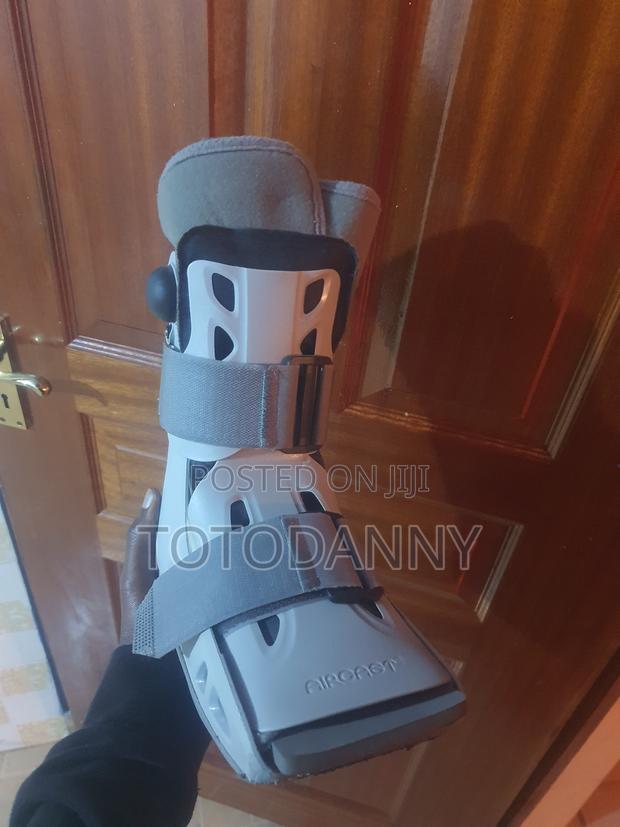 Aircast Pneumatic Walking Boot – Premium Orthopedic Support - thumbnail 2