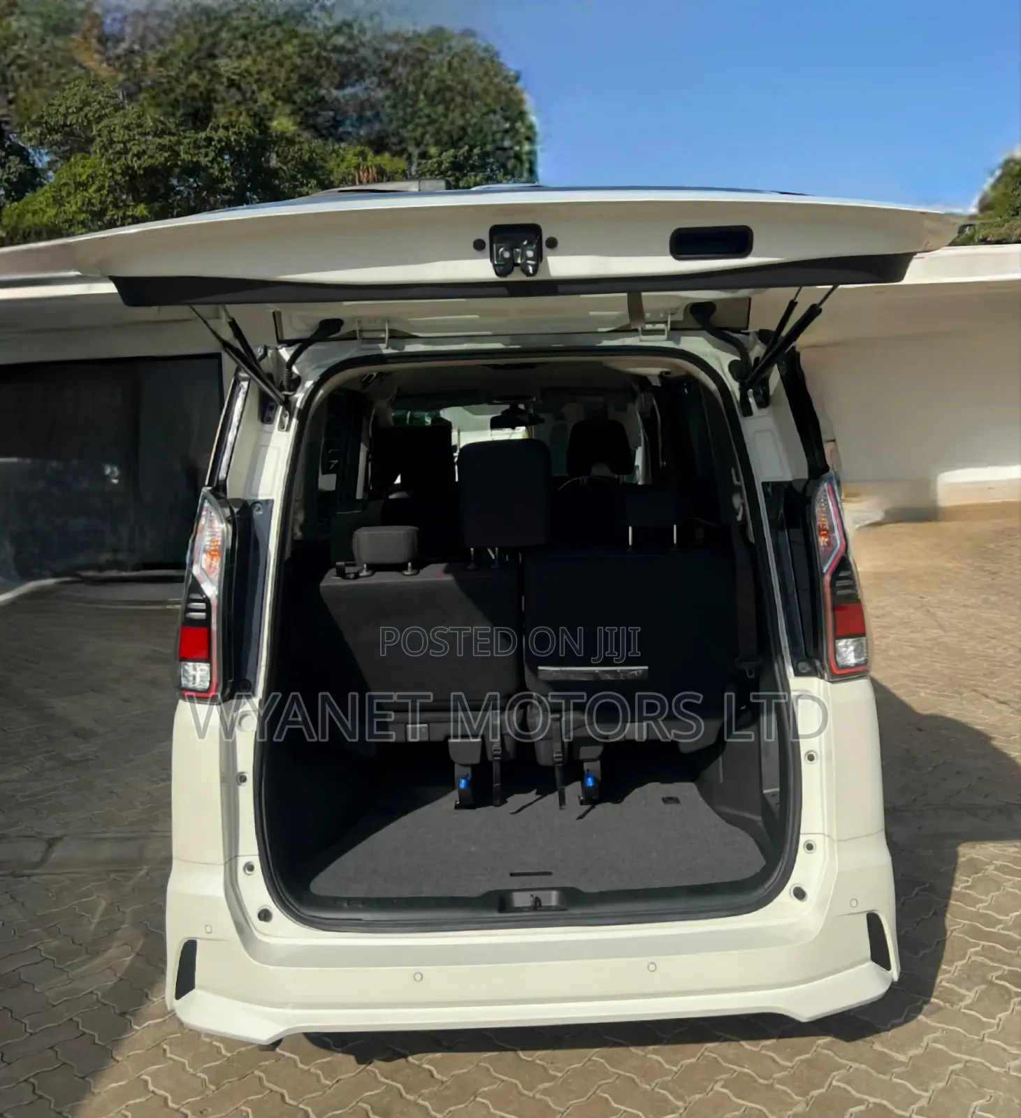 Nissan Serena 2019 White