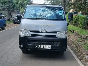Toyota HiAce 2014 Silver