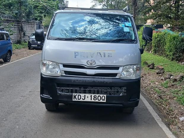Toyota HiAce 2014 Silver