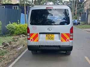 Toyota HiAce 2014 Silver