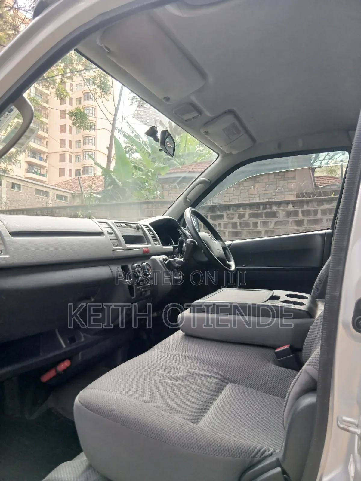 Toyota HiAce 2014 Silver