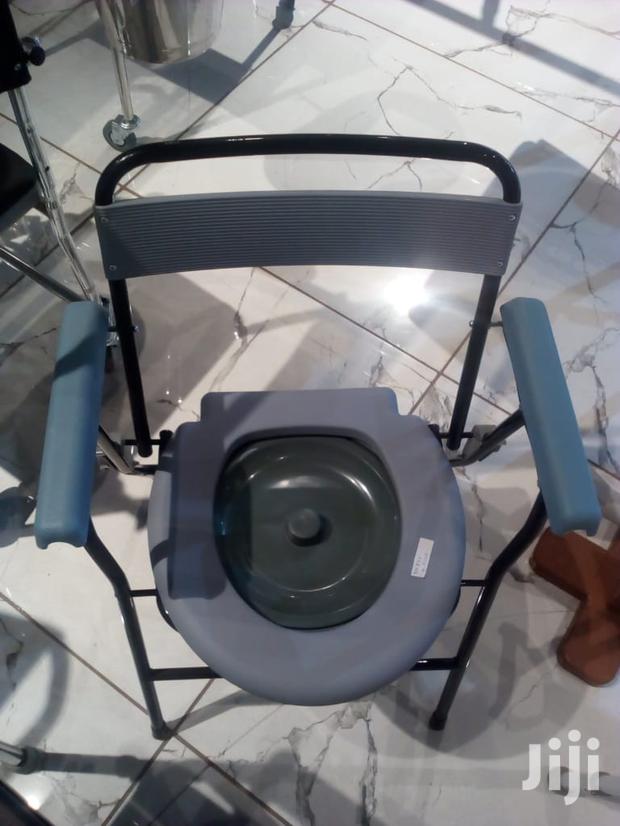 Commode Chair/ Portable Toilet Chair - thumbnail 4