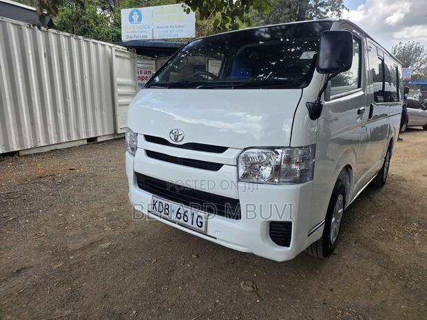 Toyota HiAce 2014 White