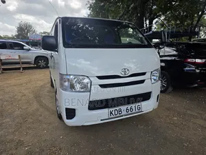 Toyota HiAce 2014 White