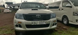 Toyota Hilux 2013 Gold