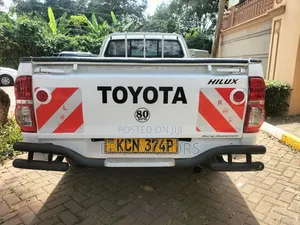 Toyota Hilux 2011 Pearl