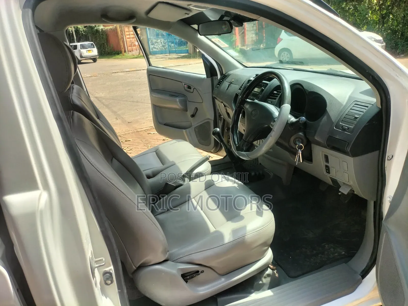 Toyota Hilux 2011 Pearl