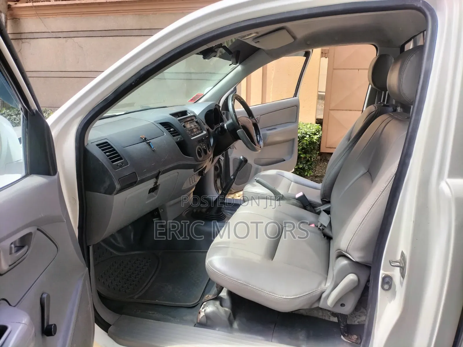Toyota Hilux 2011 Pearl