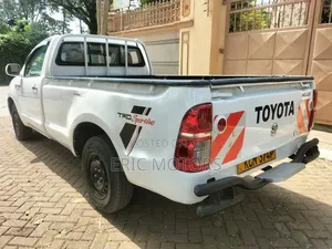 Toyota Hilux 2011 Pearl