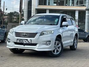 Toyota Vanguard 2012 White