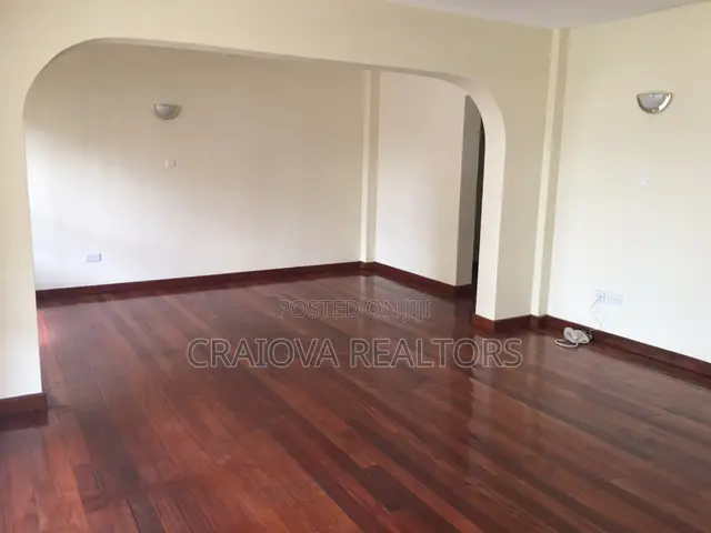 5bdrm Penthouse in Valley Arcade for rent