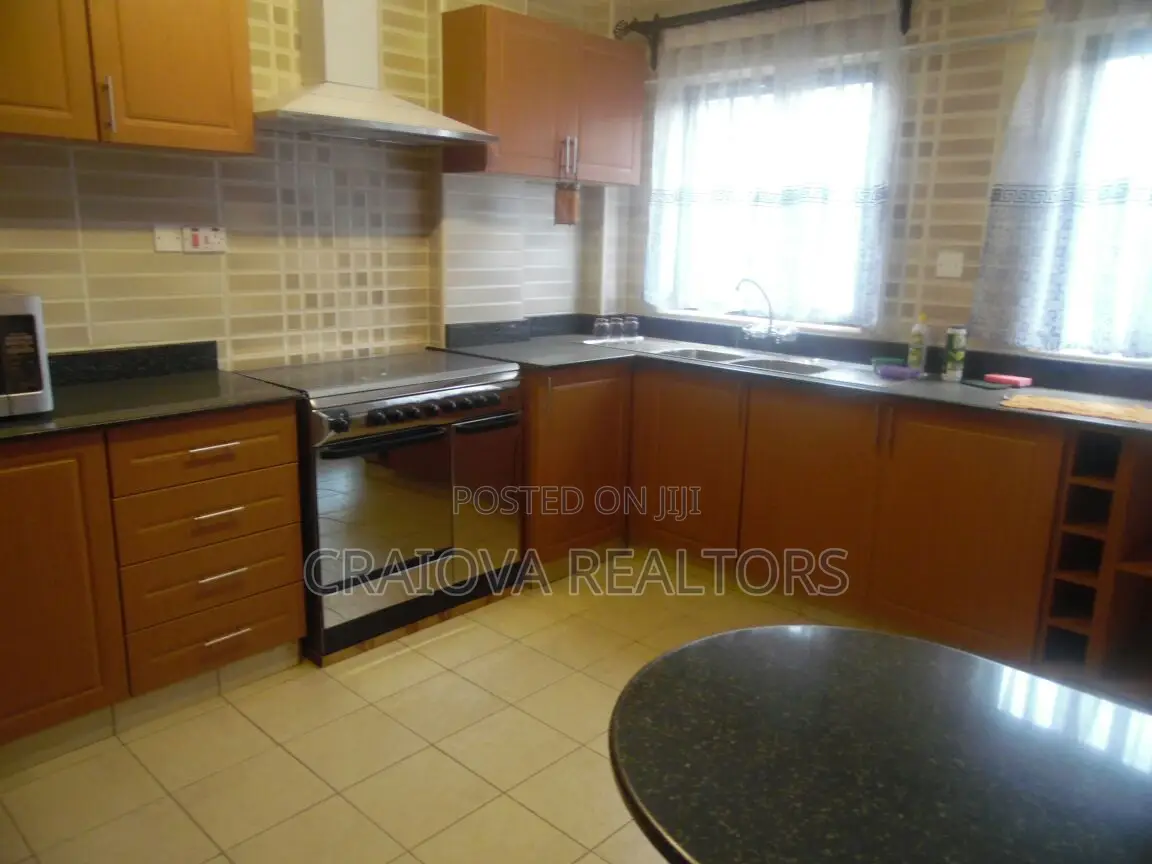 5bdrm Penthouse in Valley Arcade for rent
