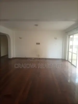 5bdrm Penthouse in Valley Arcade for rent