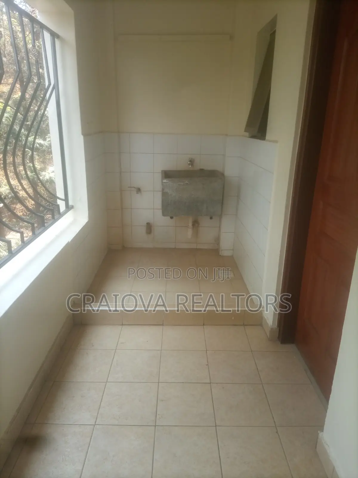 5bdrm Penthouse in Valley Arcade for rent