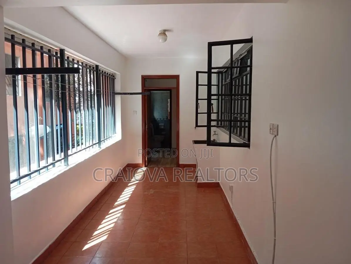 4bdrm Duplex in Valley Arcade for rent