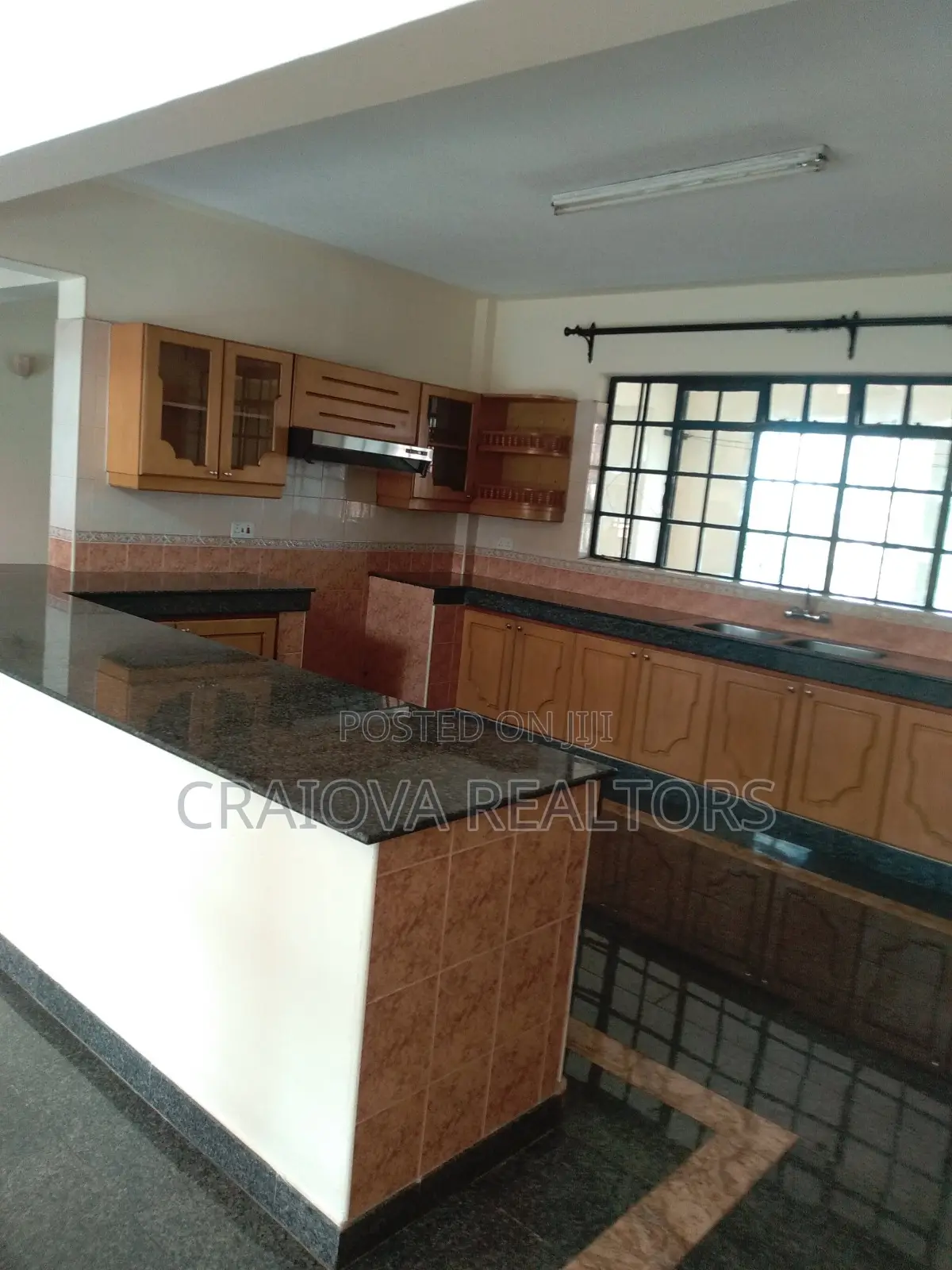 4bdrm Duplex in Valley Arcade for rent