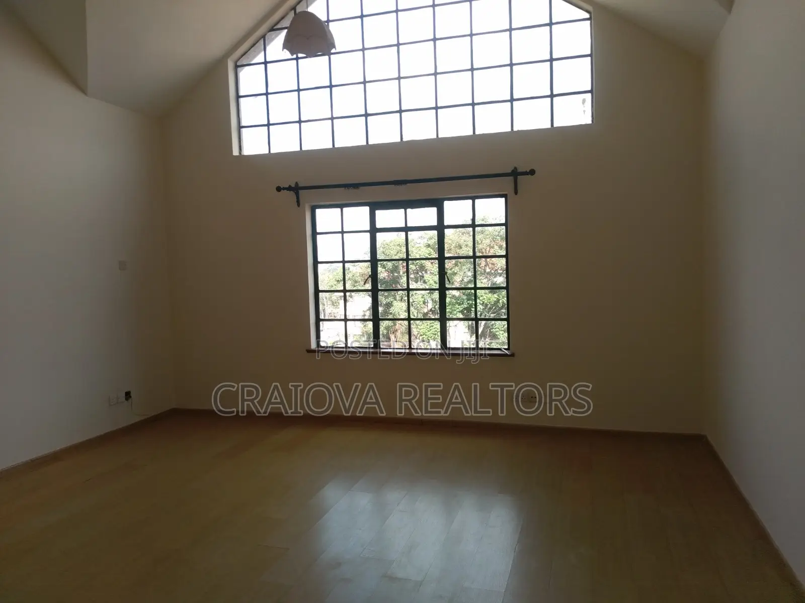 4bdrm Duplex in Valley Arcade for rent
