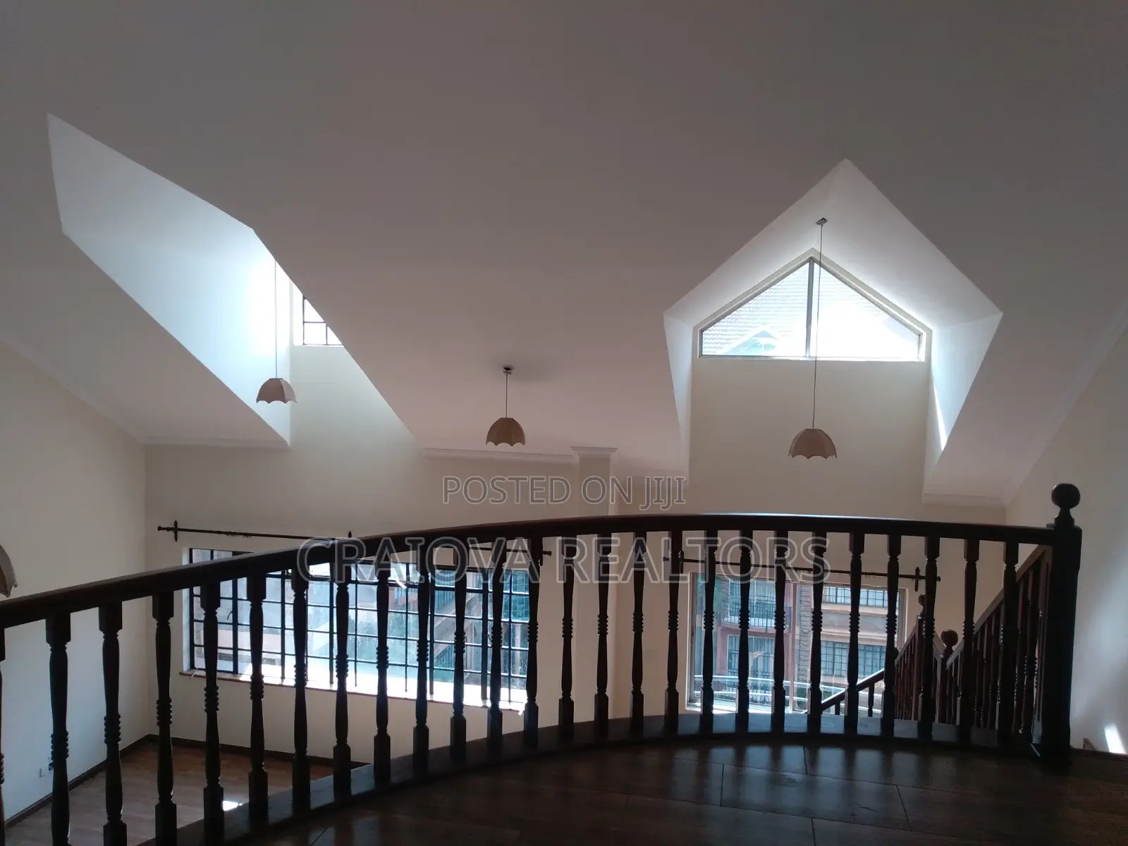 4bdrm Duplex in Valley Arcade for rent