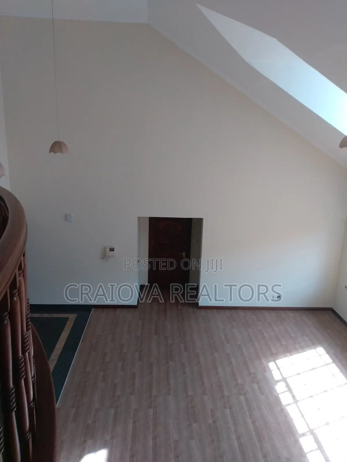4bdrm Duplex in Valley Arcade for rent