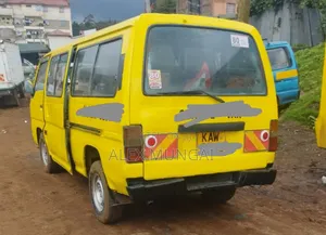 Nissan Caravan (Urvan) 1997 Yellow
